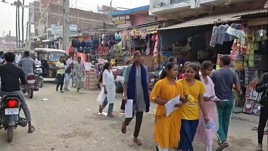 पकड़ी दयाल: पकड़ीदयाल के पांचो परीक्षा केंद्रों पर चौथे दिन मैट्रिक परीक्षा शांतिपूर्ण माहौल में संपन्न, एसडीओ ने लिया जायजा
