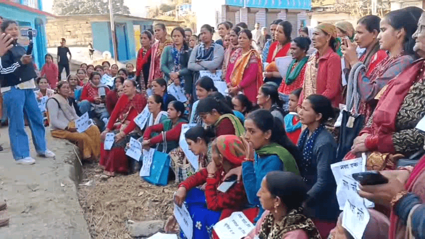 बेरीनाग: पिथौरागढ़ पुलिस ने बेरीनाग के पांखू क्षेत्र में किया जन जागरूकता कार्यक्रम