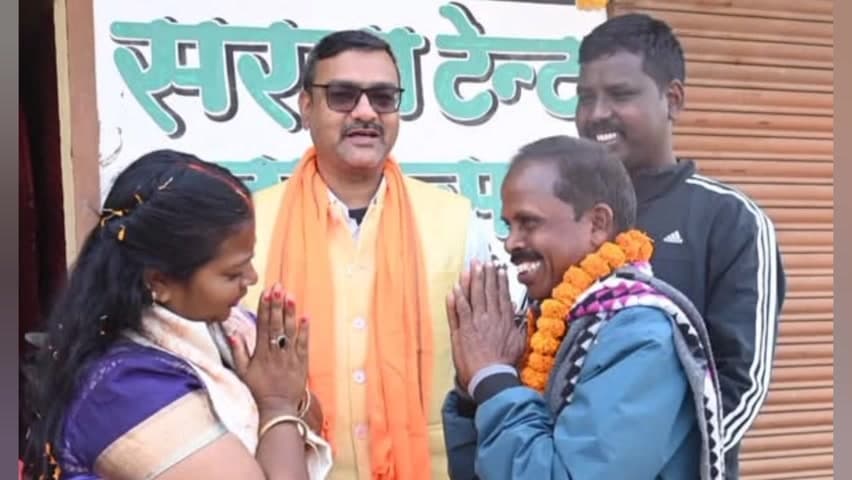 ओरमांझी: बड़गाईं स्थित लेम बस्ती में बीजेपी समर्थित मेयर उम्मीदवार रोशनी खलखो ने चलाया जनसंपर्क अभियान