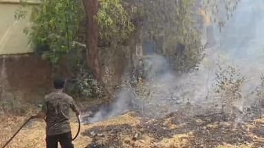 मुलताई: कन्या शाला ग्राउंड में भीषण आग, वार्डवासी परेशान, दमकल ने आग पर पाया काबू