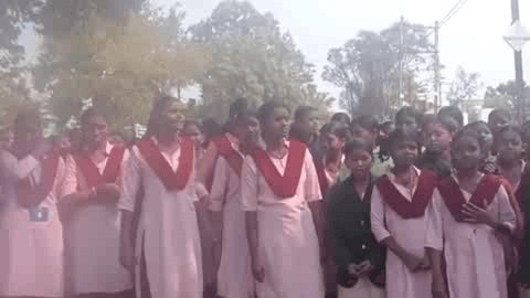 मानपुर: शासकीय कन्या शिक्षा परिसर की छात्राएं अव्यवस्थाओं के खिलाफ सड़क पर उतरीं, विभाग में हड़कंप, वीडियो वायरल
