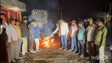 गंधवानी: बजट सत्र: कैलाश विजयवर्गीय ने नेता प्रतिपक्ष को कहा 'औकात में रहो', कांग्रेस ने गंधवानी में किया पुतला दहन