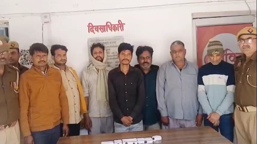 शिकोहाबाद: संत जनू चौकी के पास घेराबंदी कर पुलिस ने टप्पेबाजी करने वाले अंतरराज्यीय गिरोह के 7 बदमाशों को दबोचा, जेवर बरामद