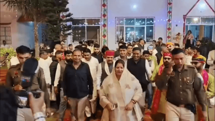 नांगल चौधरी: नांगल चौधरी की MLA मंजू चौधरी बेटे के संगीत में 'लांबा-लांबा घूंघट' गाने पर नाचीं, वीडियो वायरल