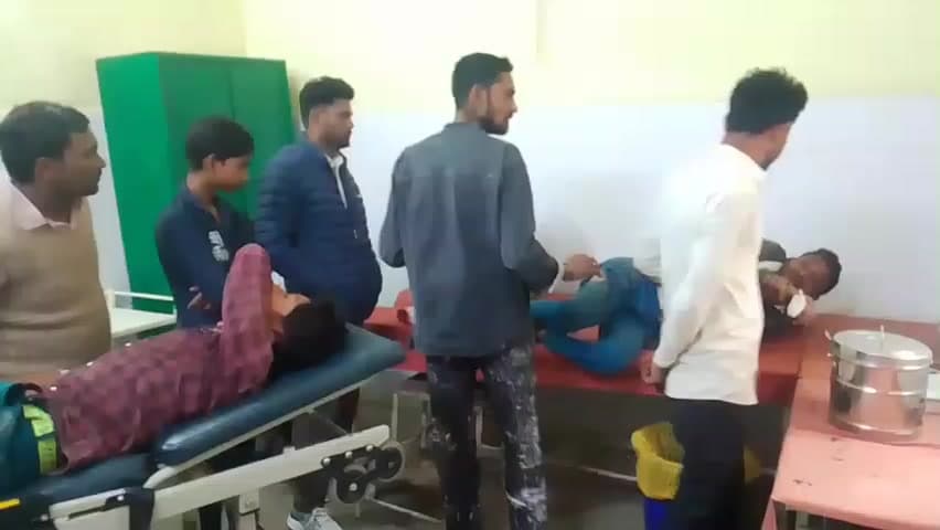 बबेरू: मंझिला और थरथुवा गांव के बीच बाइक सवार पिता, पुत्र व पुत्री को सीएनजी ऑटो ने मारी टक्कर, तीनों गंभीर रूप से घायल