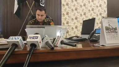 झालरापाटन: झालावाड़ जिले की जावर पुलिस ने खेत से 121 किलो गांजे की खेती करते एक आरोपी को किया गिरफ्तार