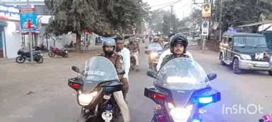 महेशपुर: नगर पालिका आम निर्वाचन को लेकर शहर में फ्लैग मार्च, शांति एवं निष्पक्ष मतदान का संदेश
