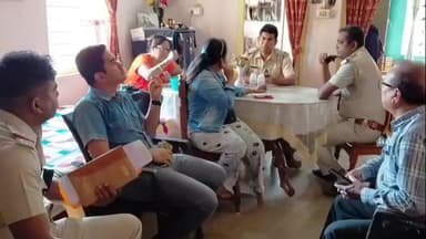 হলদিয়া: ফেরিওয়ালা সেজে বাড়িতে ঢুকে সোনার গয়না পরিষ্কারে নামে  গয়না সফাই হলদিয়া টাউনশিপ ফাড়িতে অভিযোগ দায়ের তদন্তে পুলিশ