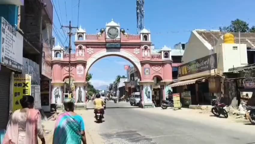 அம்பாசமுத்திரம்: அம்பாசமுத்திரம் தாமிரபரணி நதிக்கரையில் அமைந்துள்ள அருள்மிகு காசிநாத சுவாமி கோவிலில் 17 ஆண்டுகளுக்கு பிறகு மகா கும்பாபிஷேகம். இன்று கால்நாட்டு விழா.
