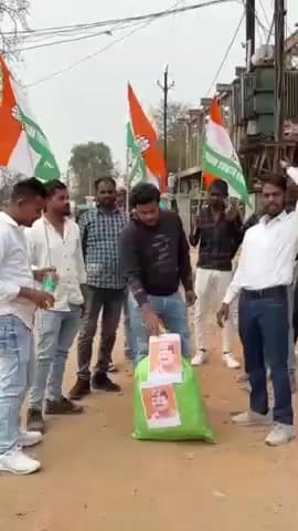 बड़वारा: बड़वारा में युवक कांग्रेस ने मंत्री कैलाश विजयवर्गीय का पुतला फूंका