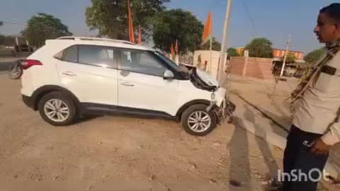 लोहावट: मोरिया के पास सड़क हादसे में कार नील गाय से टकराई