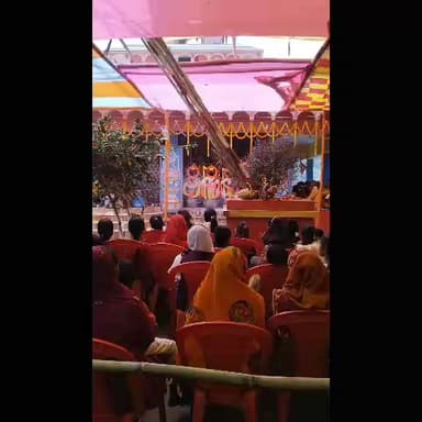 श्री श्री 108 ठाकुर बाबा स्थान खैरा मंदिर में सीताराम लक्ष्मण और हनुमान जी का दूध अभिषेक हो रहे है