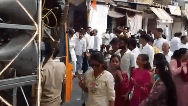 महावीर जयंती पर बबीना में दिखी आस्था और सेवा, शरबत वितरण से राहगीरों को मिली राहत#Babina #MahavirJayanti #Viral #Seva#