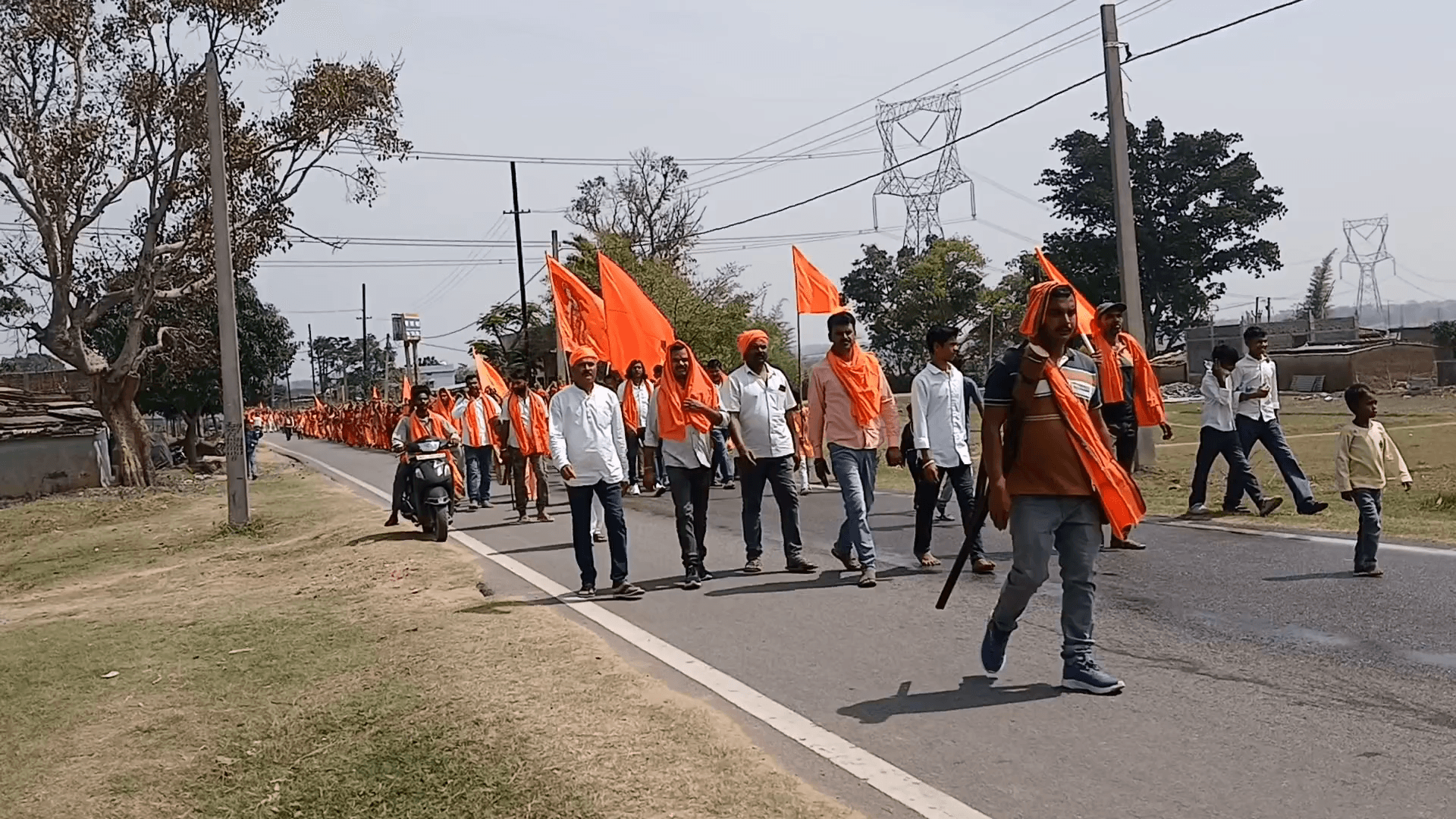 सिसई: छरदा रोड स्थित नवनिर्मित #अंबिकेश्वर_शिव मंदिर के #ऐतिहासिक #कलश_यात्रा में उमड़ी #आस्था का #सैलाब