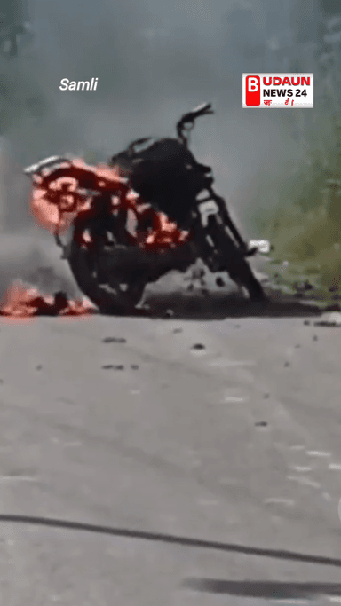 सामली वाइक में अचानक आग, ड्राइवर ने बचाई कुद कर जान, #fire #news #bike #samlinews
