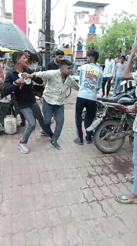 #शामगढ़ में युवक को कार में ले जाने का वीडियो वायरल, लेनदेन विवाद निकला मामला