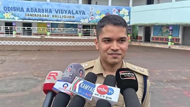 କନ୍ଧମାଳ: ବାଲିଗୁଡା ର ଦଣ୍ଡପଦର ଗ୍ରାମର ଆଦର୍ଶ ବିଦ୍ୟାଳୟ ରେ କନ୍ଧମାଳ SP IPS ରାମେନ୍ଦ୍ର ପ୍ରସାଦ