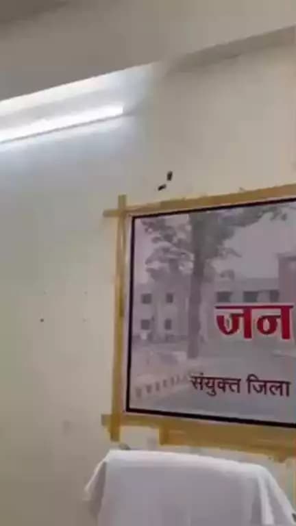 कलेक्टर श्री प्रभात मलिक ने आज #जन_चौपाल के माध्यम से लोगों की समस्याएं सुनी। 

@cmochhattisgarh @dprchhattisgarh

#Chhattisgarh #Gariyaband