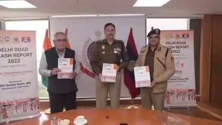 दिल्ली पुलिस आयुक्त श्री संजय अरोड़ा ने यातायात पुलिस द्वारा तैयार की गई “दिल्ली सड़क दुर्घटना रिपोर्ट 2022”को जारी किया