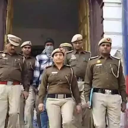 दिल्ली पुलिस <nis:link nis:type=user nis:id= nis:value=DCPNorth nis:enabled=false nis:link/> के सदर बाजार थाने की टीम ने गैर कानूनी हथियारों की तस्करी करने वाले अपराधी को किया गिरफ्तार।