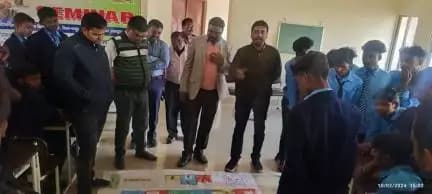 चुनाव पाठशाला का आयोजन करते हुए जागरूकता कार्यक्रम आगामी लोक सभा आम निर्वाचन 2024 को लेकर