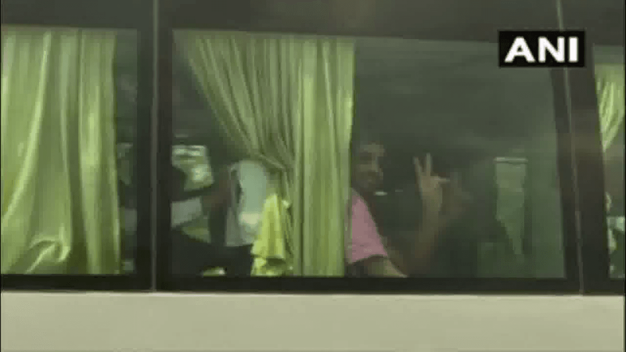 राजस्थान सीएम गहलोत के समर्थक विधायकों को जयपुर के होटल से भेजा जा रहा जैसलमेर #गहलोत_सरकार