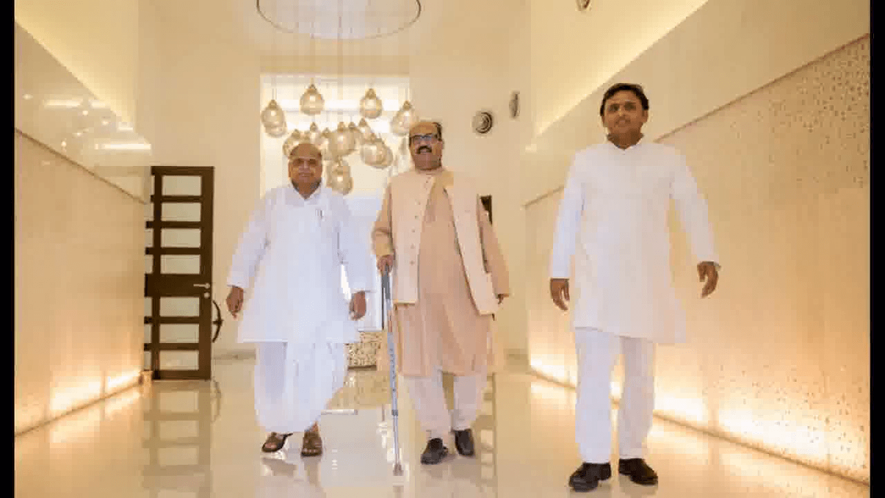 अमर सिंह जी के स्नेह-सान्निध्य से वंचित होने पर भावपूर्ण संवेदना व श्रद्धांजलि: अखिलेश यादव #अमर_सिंह