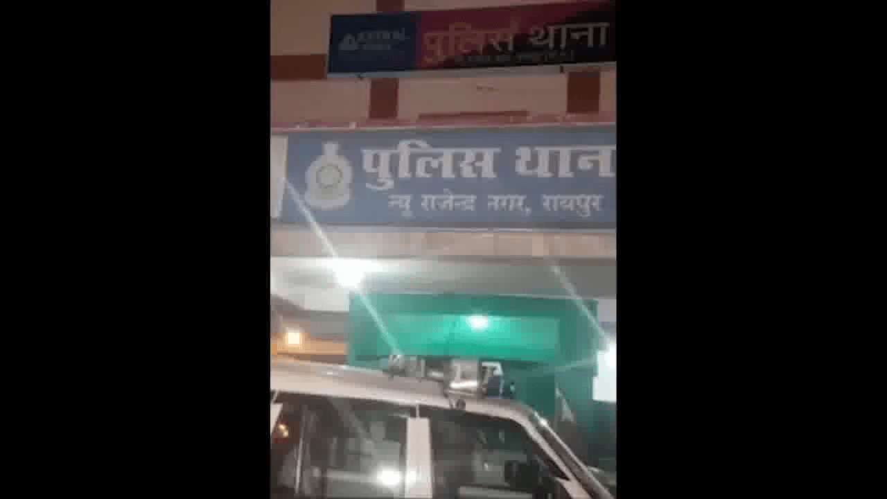 रायपुर पुलिस ने सड़क किनारे IPL मैच पर सट्टा लगाते आरोपी को किया गिरफ्तार, करीब ₹6 लाख बरामद  #आईपीएल_सट्टा