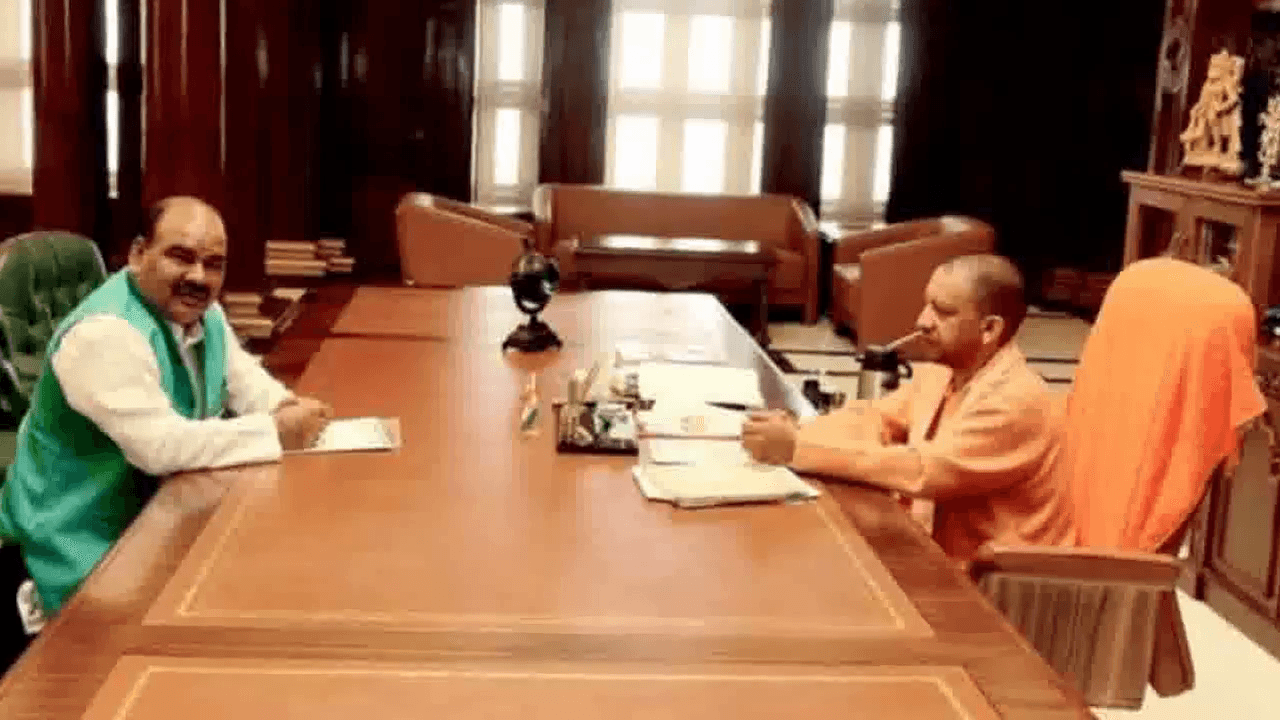 बीजेपी एमएलसी का आरोप- विकास दुबे के परिजन को किया जा रहा परेशान; सीएम को सौंपा पत्र #विकास_दुबे