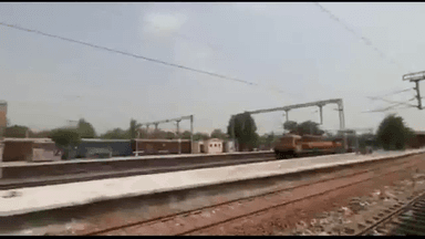 ओडिशा से ऑक्सीजन लेकर फरीदाबाद पहुंची एक और ऑक्सीजन एक्सप्रेस, सीएम खट्टर ने ट्वीट कर दी जानकारी #ऑक्सीजन_एक्सप्रेस