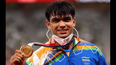 नीरज चोपड़ा ने शेयर कीं पहले व बाद की तस्वीरें, कहा- एल्बो ब्रेस से हाथ में मेडल तक #नीरज_चोपड़ा