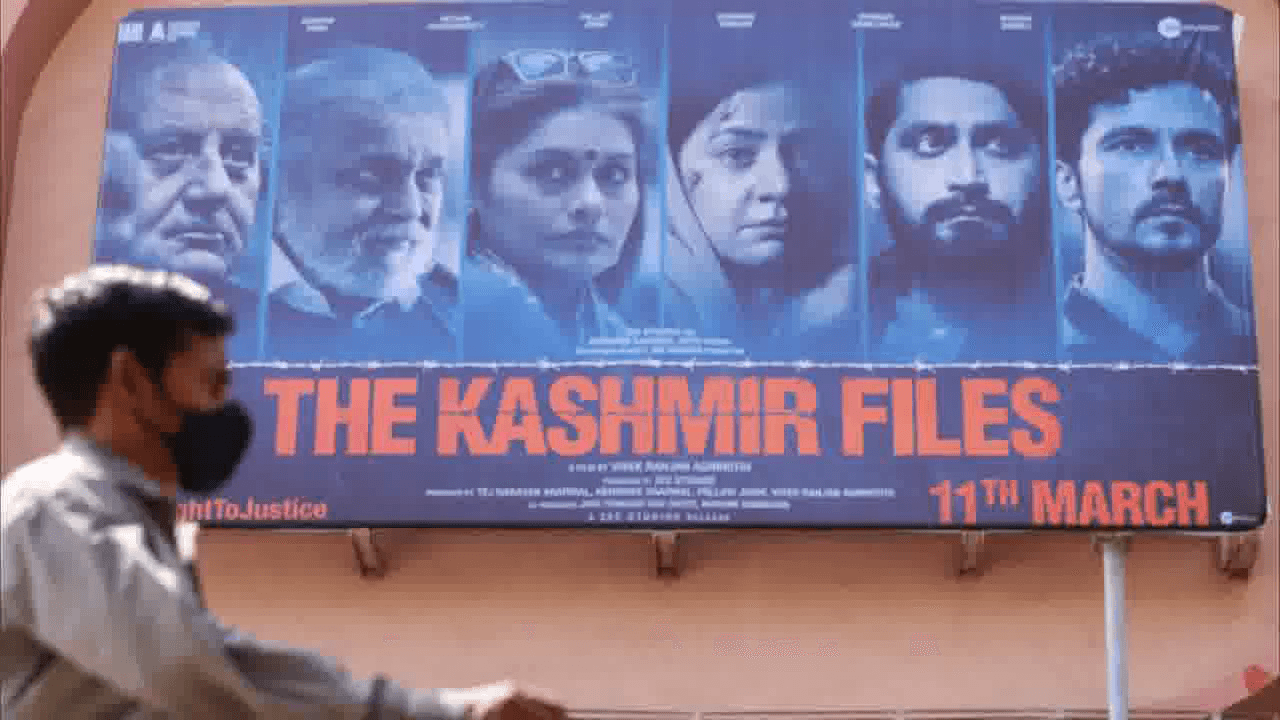 'द कश्मीर फाइल्स' की दुनियाभर में कमाई ₹330 करोड़ के पार, डायरेक्टर ने शेयर किया पोस्ट #कश्मीर_फाइल्स