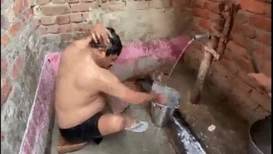 यूपी के मंत्री ने हैंडपंप पर नहाने का वीडियो किया शेयर; कहा- योगी सरकार और पिछली सरकारों में यही अंतर #यूपी_मंत्री