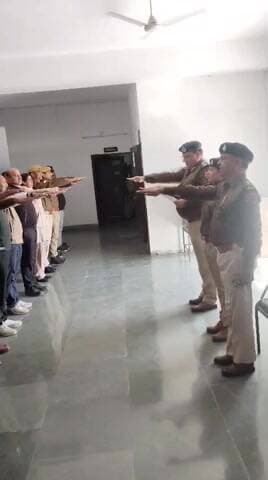🗳️ मेरा भारत, मेरा वोट 🇮🇳
16वें #राष्ट्रीय_मतदाता_दिवस के अवसर पर पुलिस उपायुक्त जोधपुर पश्चिम द्वारा पुलिस अधिकारियों एवं कर्मचारियों को मतदाता दिवस की शपथ दिलाई गई।