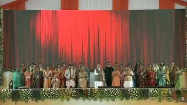 माननीय प्रधानमंत्री श्री @narendramodi जी ने वाराणसी में रेल इन्फ्रास्ट्रक्चर से जुड़ी महत्वपूर्ण परियोजना का शिलान्यास किया साथ ही 2 नई #AmritBharatExpress ट्रेनों को हरी झंडी दिखाकर रवाना किया। #RailInfra4UttarPradesh