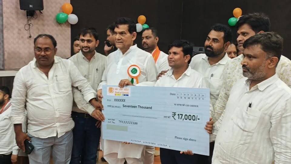 मऊ में ऊर्जा मंत्री ए.के. शर्मा/ अनुदेशकों का मानदेय अब 17 हजार प्रतिमाह
#मऊ #AKSharma #अनुदेशक #मानदेय #योगीसरकार #UPNe...