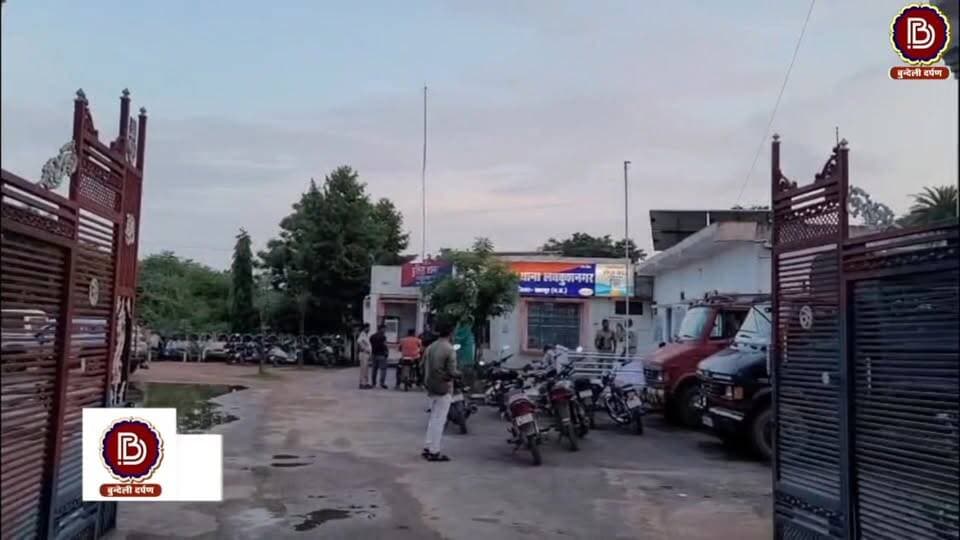 आधी रात घर में घुसे हथियारबंद चोर, विरोध करने पर कुल्हाड़ी से हमला, एक दबोचा गया, दूसरा फरार
#छतरपुर #लवकुशनगर