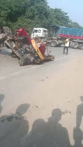 18/5/2026 सड़क हादसा एक था और मानसी के बीच में भीषण दुर्घटनान्यू ब्लॉक वीडियो@