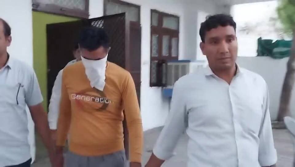 ACB के हत्थे चढ़ा घूसखोर कमांडेंट#होमगार्ड का कमांडेंट 50 हजार रुपये की रिश्वत के साथ दबोचा
रेवाड़ी ब्रेकिंग :- ACB की ट...