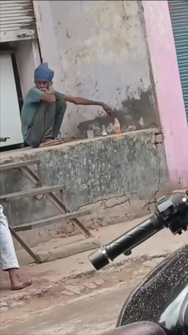 ये है मेडिकल स्टोर जहां ये नास्ता मिलता है सब देख रहे हैं पर कोई भी इसके ऊपर कारवाई नहीं होती है🫡🫡🫡