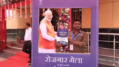 आज जबलपुर में आयोजित 19वें #रोजगार_मेला में माननीय प्रधानमंत्री श्री नरेंद्र मोदी जी ने वर्चुअल माध्यम से रेलवे एवं अन्य विभागों के 211 चयनित युवाओं को नियुक्ति पत्र प्रदान किए। 🇮🇳
#Jabalpur #IndianRailways