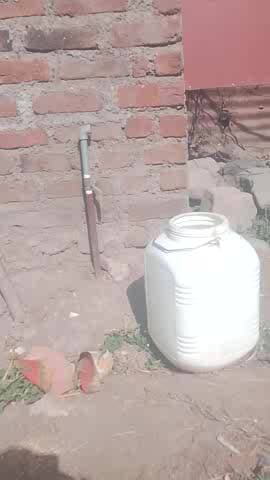 झालावाड़ जिले के खेजडिया गांव में ग्रामीण जल पूर्ति से परेशान कई माह से नल में पानी की सप्लाई नहीं हो पा रही