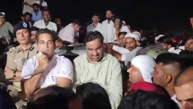 जयपुर में हनुमान बेनीवाल की यात्रा को रोका गया प्रशासन द्वारा
#exposenewsindia #dcdmbaran #viralreeĺs #BreakingNews2026...