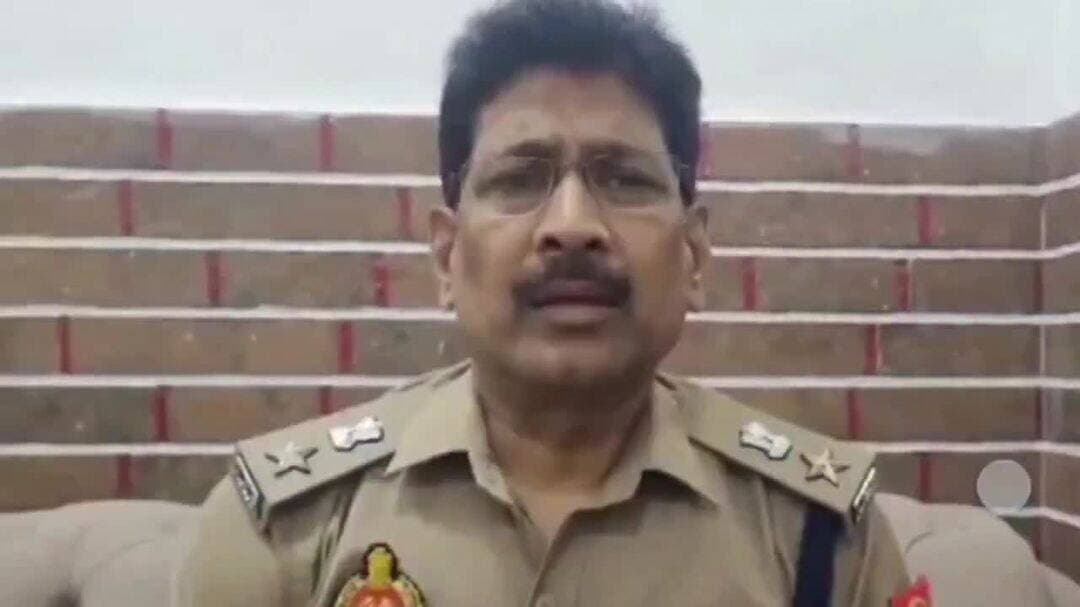#नशे में धुत सिपाही ने कार में मारी टक्कर, युवती ने लगाए गंभीर आरोप; वीडियो वायरल होने पर सिपाही निलंबित