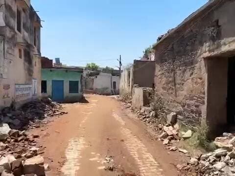 #नीमराणा के नागोड़ी सलारपुर में #सड़क का विस्तार होने से उजड़ रहे है वर्षो बसाए घर
#neemrana #neemranajapanizone #jobsinnee...