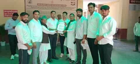 @शामली: बिजली के निजीकरण पर पूर्णतः रोक लगाने के लिए ज्ञापन।
@shamli: Memorandum seeking a complete ban on the privatization of electricity.
#भारतीय_किसान_संगठन
@Bhartiya_Kisan_Sangthan