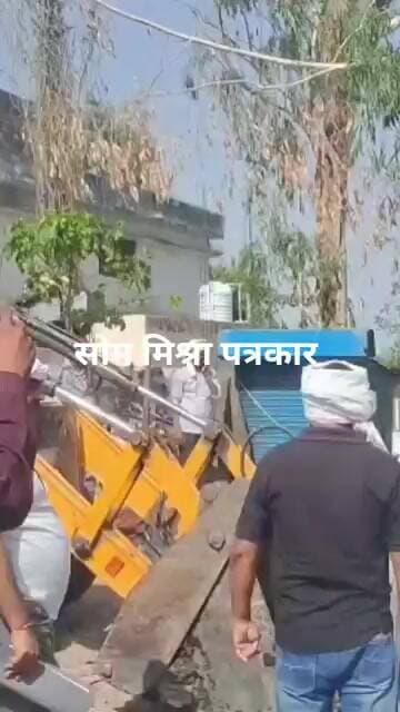 गुरसराय में नगर पालिका का अतिक्रमण हटाओ अभियान, चला पीला पंजा