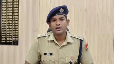 ऑपरेशन वज्र प्रहार के तहत बारां पुलिस की NDPS मादक पदार्थ तस्करो के विरूद्ध आर्थिक सर्जिकल स्ट्राईक, मादक पदार्थ तस्कर बिरमचन्द लोधा पुत्र जगदीश जाति लोधा उम्र 31 साल निवासी डोकरी खोह थाना सारथल जिला बाराँ, पत्नी फुलाबाई व छोटा भाई राहुल लोधा व भावना पत्नी राहुल की काली कमाई से अर्जित लाखों की अवैध सम्पत्ति स्थाई फीज, नशा माफियों पर बारां पुलिस की एनडीपीएस एक्ट की धारा 68 एफ के तहत आर्थिक सर्जिकल स्ट्राईक, अब ड्रग माफिया नही कर सकेगें काली कमाई से अर्जित सम्पत्तियों का उपयोग, बिकी व हस्तांतरण, फीज की गई चल अचल सम्पति की अनुमानित कीमत एवं बैंक खातों में लेनदेन की राशि कुल 3 करोड़ 92 लाख 81 हजार 111 रूपये है।, फ्रीज किये गए 02 मकान, 05 प्लॉट, 02 कार (मारूति कार व ईको कार) एवं 01 मोटरसाईकिल की अनुमानित कीमत करीब 1 करोड़ 60 लाख 26 हजार 526 रूपये है।, इसी प्रकार विगत 01 वर्ष में लगभग 23254585/- रूपये स्वयं व परिवारजनों के खातों में लेनदेन हुआ है।
*जिला पुलिस अधीक्षक अभिषेक अंदासु*
#CMO #cmojaipur #CMORajasthan #phq #phqjaipur #RajasthanPolice #RajasthanGovt #dcdmbaran #trendingnews2026 #BreakingNews2026 #vairalnews #baransp #BaranPolice #police