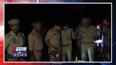 💔 उन्नाव में प्रेम कहानी का खौफनाक अंत! प्यार की खातिर छोड़ा था आशियाना, अब नहर किनारे मिलीं दोनों की लाशें! 😭
उत्तर प्रदेश के उन्नाव से एक ऐसी दर्दनाक खबर सामने आई है जिसने हर किसी की आंखें नम कर दी हैं। एक प्रेमी जोड़े ने दुनिया की बंदिशों को तोड़कर, अपने प्यार की खातिर हंसते-खेलते घरों को छोड़ दिया था। दोनों ने एक साथ जीने-मरने की कसमें खाई थीं और अपनी एक नई दुनिया बसाने निकले थे। लेकिन किसे पता था कि उनकी इस कहानी का अंत इतना दर्दनाक होगा!
सस्पेंस में बदली मौत की गुत्थी!
मौरावां इलाके में शारदा नहर के किनारे झाड़ियों में आज इन दोनों के शव संदिग्ध परिस्थितियों में पड़े मिले। जैसे ही ग्रामीणों ने शवों को देखा, पूरे इलाके में हड़कंप मच गया।
अब सबसे बड़ा सवाल यह है कि आखिर यह हत्या है या आत्महत्या? क्या यह समाज और परिवार के डर से उठाया गया आत्मघाती कदम है, या फिर इसके पीछे 'ऑनर किलिंग' की कोई खौफनाक साजिश है? मौके पर पहुंची फॉरेंसिक टीम और पुलिस हर एंगल से मामले की जांच कर रही है।
कमेंट में बताएं: आपकी नजर में इस दर्दनाक अंत का जिम्मेदार कौन है? इस दुखद खबर को ज्यादा से ज्यादा SHARE करें ताकि मामले की निष्पक्ष जांच हो सके!
#UnnaoNews #LoveStoryEnd #CrimeNews #UnnaoPolice #UttarPradesh #DastakLiveNews #Unnao #UPCrime #CrimeAlert #UnnaoCoupleCase
