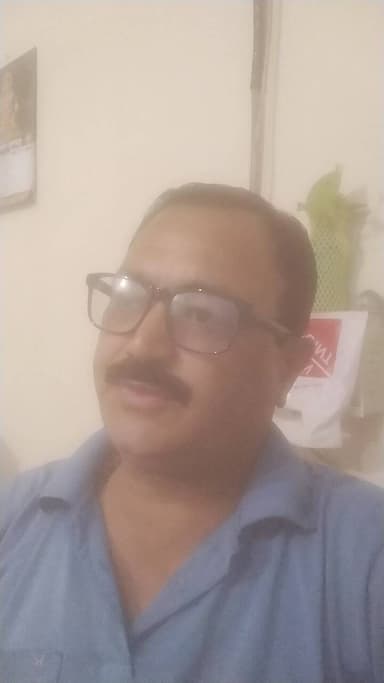"कभी टूटते तारे से उसकी हैसियत पूछिए, बिखर कर आसमा से ज़मीं पर जंग लड़ता है" #गूंजताकाव्य #trueline